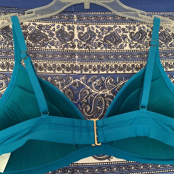 TIME AND TRU Women’s EUC Bathing suit top - Picture 3 of 4